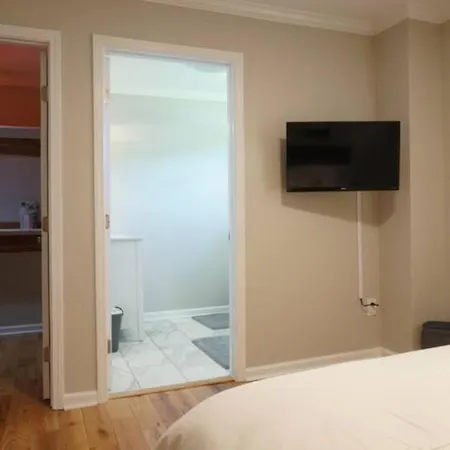 Atlanta Unit 2 Room 2 - Peaceful Weekend Getaway Private Bedroom & Bathroom Exterior photo