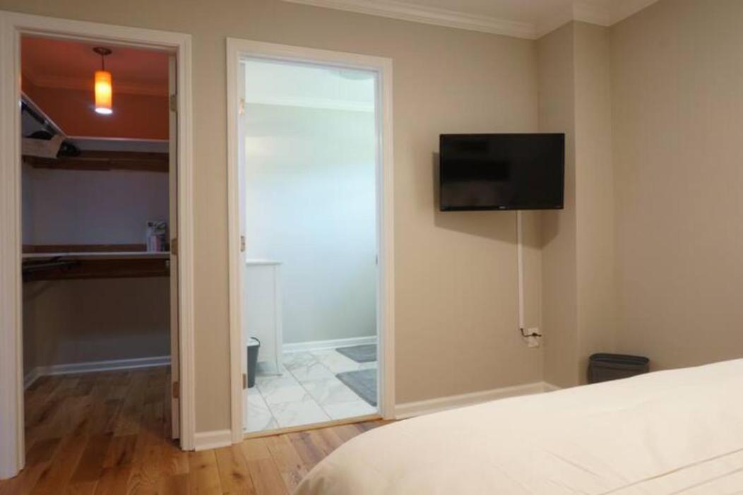 Unit 2 2 - Peaceful Weekend Getaway Private Bedroom & Bathroom *
